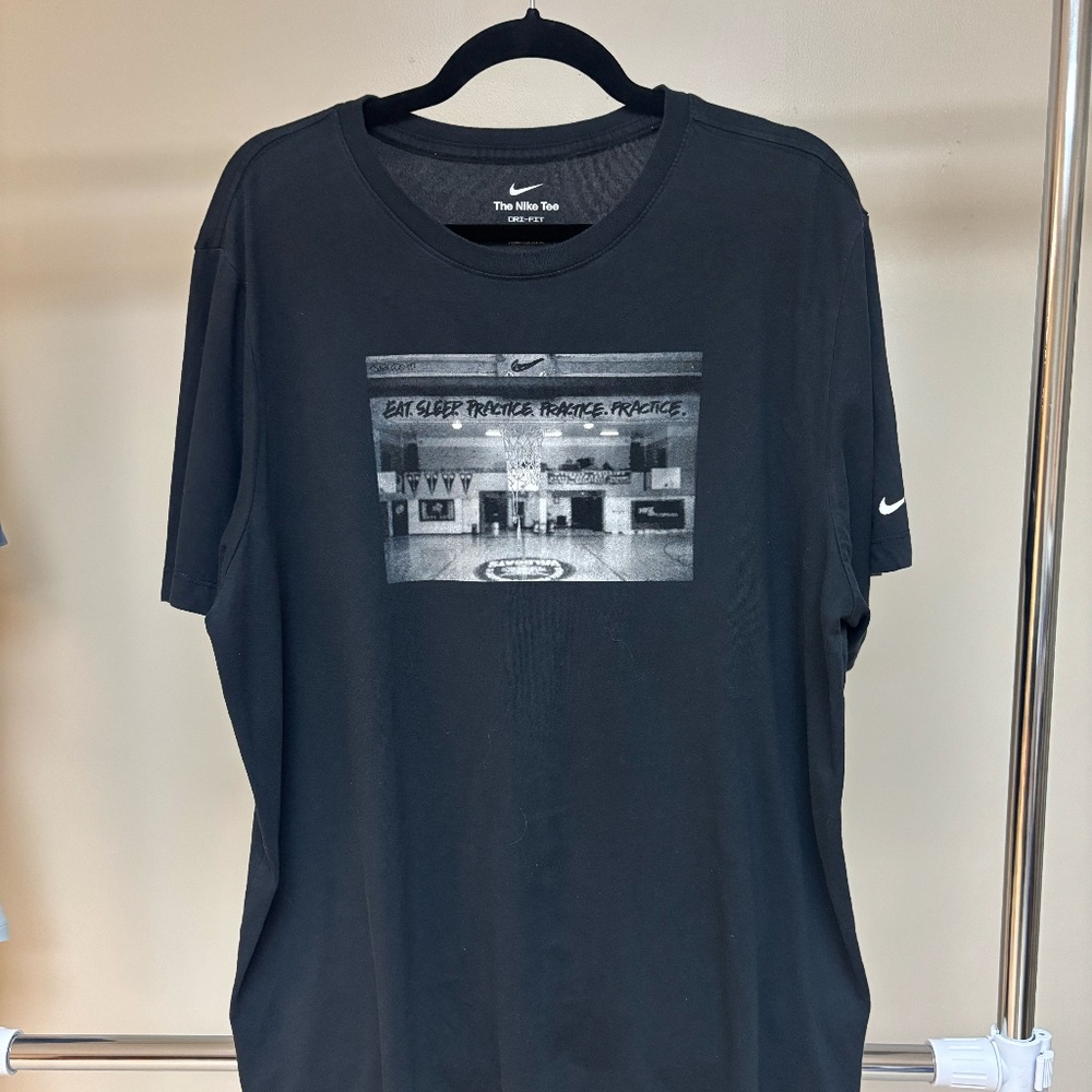NIKE Mens Dri-FIT Photo Basketball T-Shirt XL